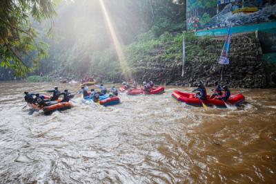 kejuaraan-arung-jeram-meriahkan-festival-ciliwung-2025