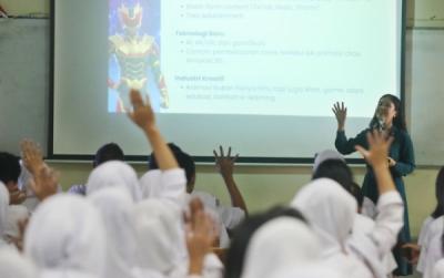 Jessica Tanoesoedibjo Jadi Guru Tamu di SMKN 16 Jakarta