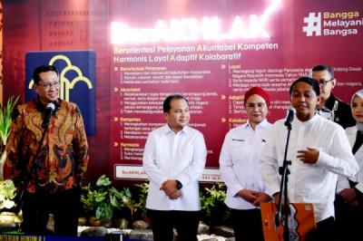 menkuham-serahkan-sk-pengesahan-kepengurusan-partai-solidaritas-indonesia