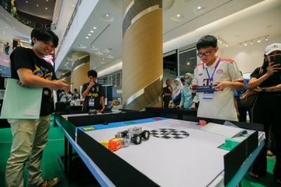 adu-ketangkasan-dan-kreativitas-anak-di-kompetisi-robotik-dan-coding