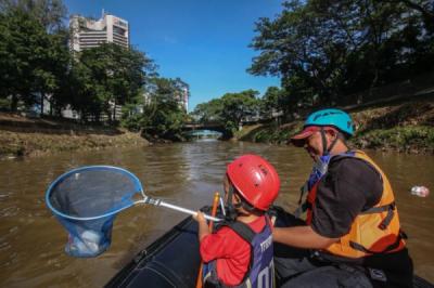 dinas-sda-dki-ajak-warga-jelajahi-sungai-ciliwung-sambil-peduli-lingkungan