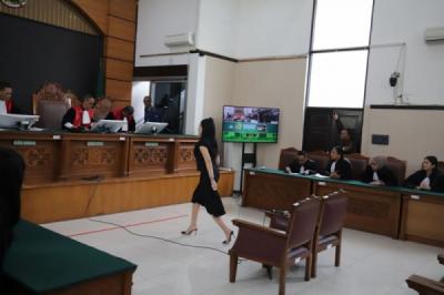 nikita-mirzani-divonis-4-tahun-penjara-dalam-kasus-pemerasan-reza-gladys