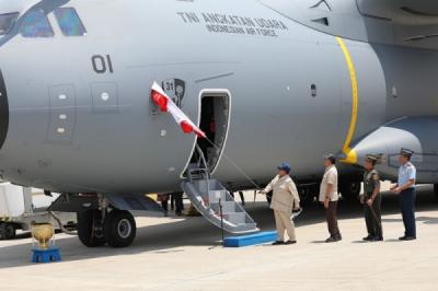 presiden-prabowo-serahkan-pesawat-airbus-a400m-ke-tni-angkatan-udara