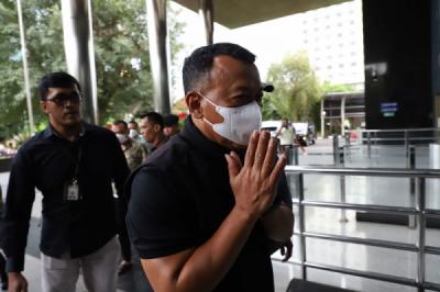 bupati-ponorogo-dan-enam-orang-lainnya-jalani-pemeriksaan-usai-ott-kpk