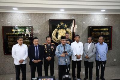 konferensi-pers-perdana-komisi-percepatan-reformasi-polri-ungkap-arah-pembenahan-institusi