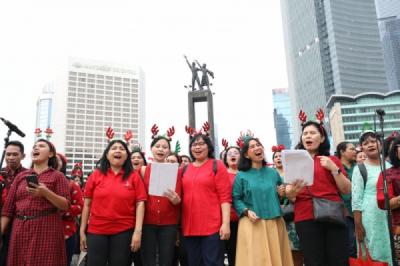 pemprov-dki-jakarta-gelar-christmas-carol-colossal-di-bundaran-hi