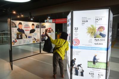 pameran-foto-haluan-merah-putih-hadir-di-stasiun-tanah-abang-angkat-program-prioritas-presiden