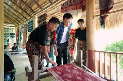 Merawat Warna Alam, Menjaga Warisan Tenun Sumba Timur