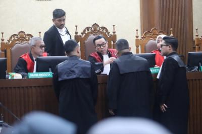 sidang-kasus-dugaan-korupsi-digitalisasi-pendidikan-nadiem-makarim-kembali-ditunda