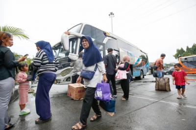 arus-penumpang-di-terminal-kampung-rambutan-naik-10-persen-jelang-libur-nataru