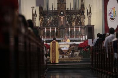 misa-malam-natal-2025-digelar-di-gereja-katedral-jakarta