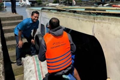 kampanye-keselamatan-pelayaran-pis-serahkan-750-life-vest-kepada-nelayan-manado