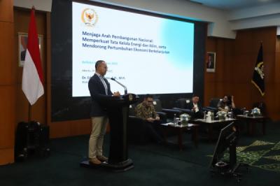 wakil-ketua-mpr-gelar-refleksi-akhir-tahun-2025-bahas-paradoks-energi