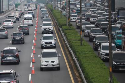 hari-pertama-kerja-2026-contra-flow-diberlakukan-di-tol-dalam-kota