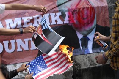 aksi-solidaritas-untuk-venezuela-di-depan-kedubes-as-jakarta