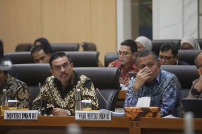 Raker Komisi VII DPR dengan Menteri UMKM Bahas Capaian dan Target 2026