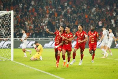 dua-penalti-antar-persija-tekuk-madura-united-2-0