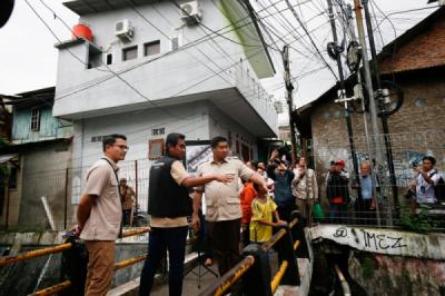 menteri-pkp-pantau-renovasi-rtlh-berbasis-gotong-royong-di-menteng