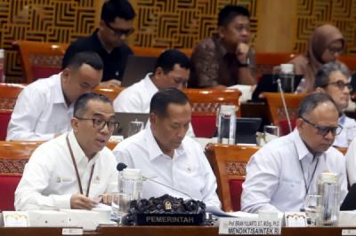 mendiktisaintek-bahas-rencana-strategis-2026-dalam-raker-dpr