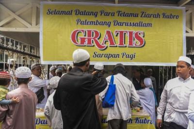 puluhan-ribu-jemaah-ikuti-puncak-ziarah-kubro-jelang-ramadan-2026