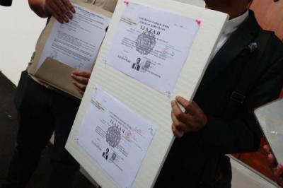 tindak-lanjut-putusan-kip-bonatua-silalahi-terima-salinan-ijazah-jokowi-dari-kpu