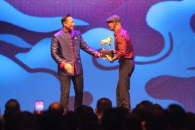 deddy-corbuzier-terima-penghargaan-pada-perayaan-tahun-baru-imlek-2026