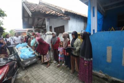 dari-dermaga-hingga-rumah-warga-sahur-on-the-boat-2026-tebar-kepedulian-di-pulau-panjang