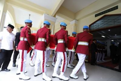 jenazah-try-sutrisno-tiba-di-masjid-sunda-kelapa
