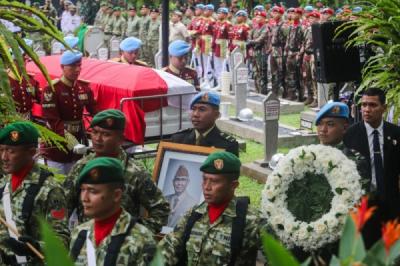 Suasana Haru Pemakaman Wapres Try Sutrisno di TMP Kalibata