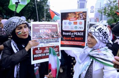 smurp-aksi-solidaritas-di-monas-serukan-boikot-produk-terafiliasi-israel-dan-as