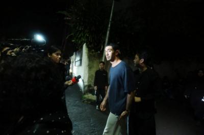 duka-mendalam-sahabat-dan-artis-datangi-rumah-duka-vidi-aldiano