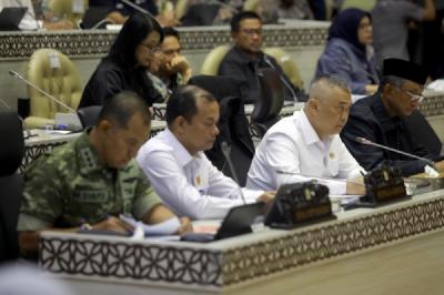 raker-komisi-v-dpr-bahas-persiapan-infrastruktur-mudik-lebaran