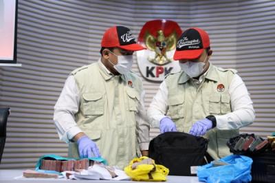 ott-di-bengkulu-kpk-amankan-uang-tunai-rp7568-juta