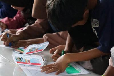 kegiatan-sosial-hadirkan-bantuan-pendidikan-dan-aktivitas-edukatif-bagi-siswa