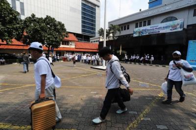 mudik-gratis-bulog-2026-750-peserta-diberangkatkan-dengan-14-bus