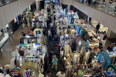 Jelang Idulfitri, Blok M Dipadati Pemburu Baju Lebaran