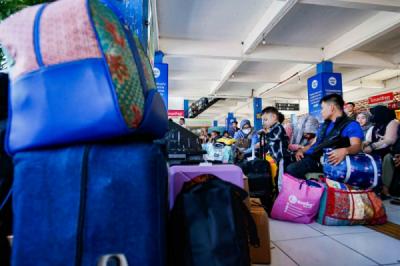 pemudik-mulai-serbu-terminal-kampung-rambutan