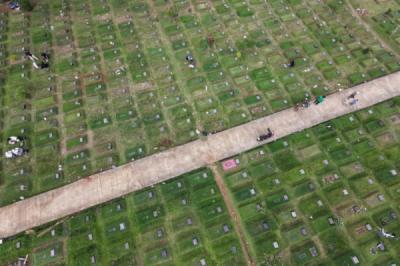 tradisi-ziarah-lebaran-tpu-pondok-dipadati-peziarah