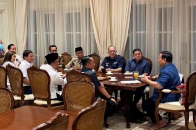instruksi-presiden-ke-dirut-kai-percepatan-inventarisasi-permukiman-bantaran-rel-dan-penyiapan-solusi-hunian-layak
