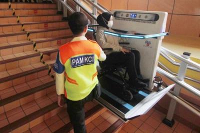 platform-lift-di-stasiun-cikini-tingkatkan-aksesibilitas-penumpang