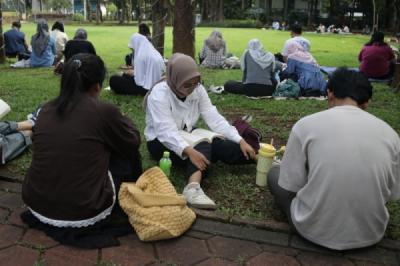 antusiasme-puluhan-peserta-warnai-silent-reading-session