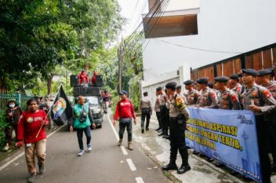 ojek-online-demo-smrc-desak-saiful-mujani-cabut-pernyataan