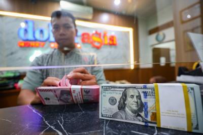 Rupiah Melemah Tipis ke Rp17.130 per Dolar AS pada Selasa Pagi