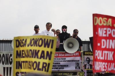 dipimpin-roy-suryo-aksi-mimbar-rakyat-soroti-dugaan-ijazah-palsu