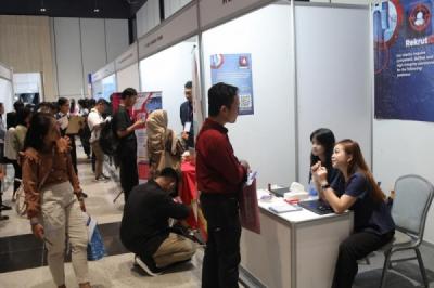 Pencari Kerja Berburu Peluang, Kemnaker Catat Penurunan PHK Kuartal I