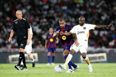 barcelona-legends-menang-telak-3-0-atas-drx-legends-di-gbk