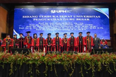 perkuat-kompetensi-akademik-uph-kukuhkan-lima-guru-besar