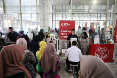 Perayaan Hari Kartini, 1.000 Kacamata Dibagikan bagi Warga Jakarta Timur