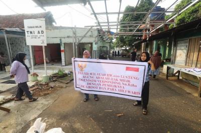 warga-lenteng-agung-tolak-pengosongan-lahan-oleh-tni