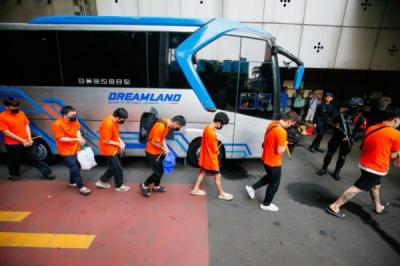 penampakan-ratusan-terduga-pelaku-sindikat-judi-online-di-jakbar